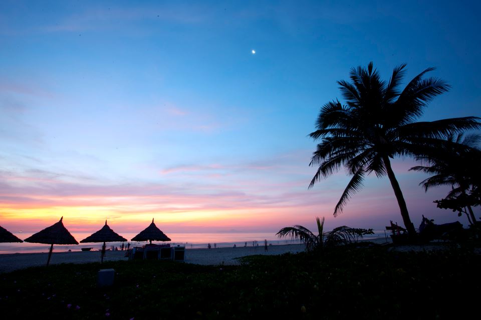 ชายหาดดานังยามรุ่งอรุณ