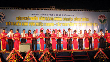 งานแสดงสินค้าอุตสาหกรรมชนบทโดดเด่นของภาคกลางและเขตที่ราบสูง Tay Nguyen