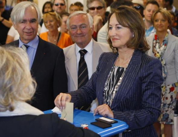 พรรคสังคมฝรั่งเศสได้คะแนนเสียงข้างมากในการเลือกตั้งรัฐสภา