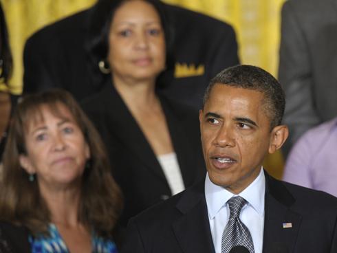 นาย บารัก โอบาม่า เสนอให้ขยายระยะเวลาปฏิบัตินโยบายลดภาษีให้แก่ผู้ที่มีรายได้ปานกลาง