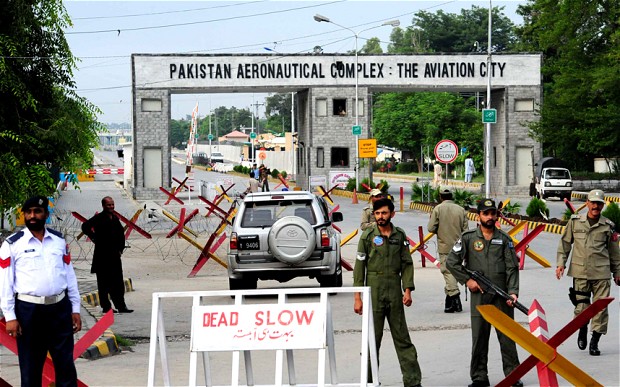 เกิดการโจมตีใส่ฐานทัพอากาศในปากีสถานจนทำให้มีผู้เสียชีวิต 10 คน