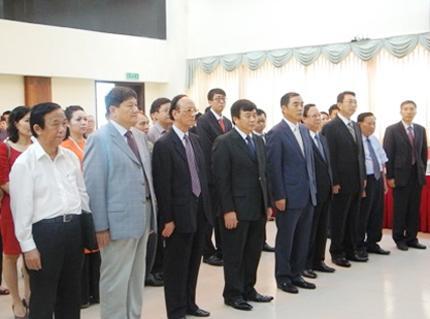 การพบปะมิตรภาพเวียดนาม-จีนในโอกาสฉลองครบรอบ 63 ปีวันชาติของจีน