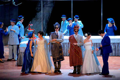 การแสดงละครโอเปร่าเรื่อง Cosi fan Tutte ของนักดนตรีโมซาร์ท ณ กรุงฮานอย