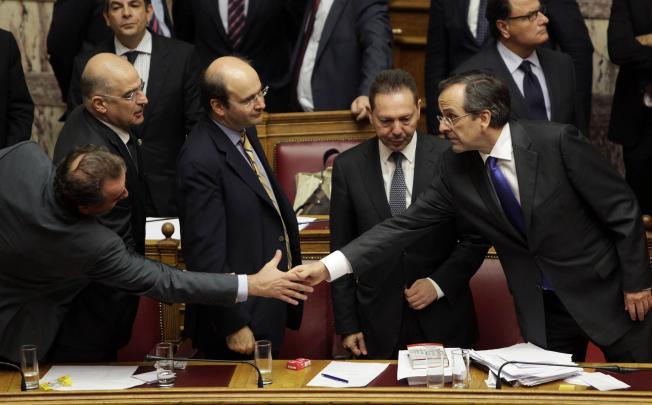 กรีซผ่านความเห็นชอบต่อร่างรัฐบัญญัติเกี่ยวกับการปฏิบัติมาตรการรัดเข็มขัด