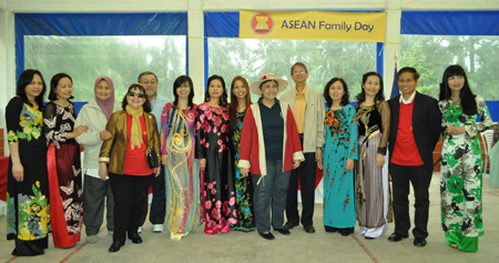 กิจกรรมสังสรรค์วันครอบครัวอาเซียนประจำปี 2012  ณ ประเทศอาร์เจนตินา