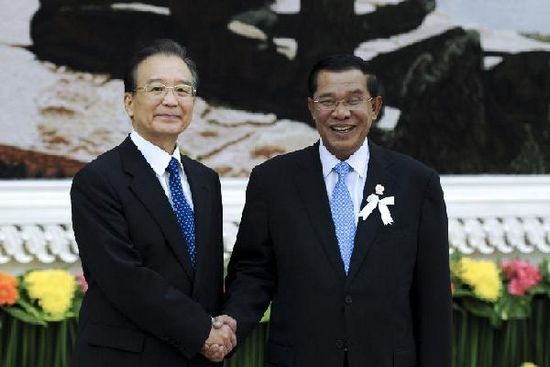 นายกรัฐมนตรีจีนพบปะกับผู้นำประเทศอาเซียน