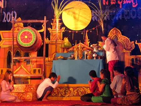 เทศกาล Ok Om Bok  ปี 2012 ของชนเผ่าเขมร