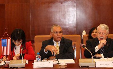 ผู้อำนวยการองค์การนาซาหารือกับสถาบันวิทยาศาสตร์และเทคโนโลยีเวียดนาม