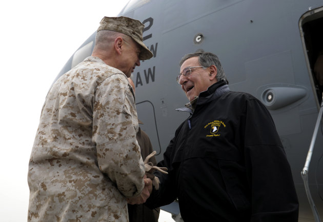 รัฐมนตรีว่าการกระทรวงกลาโหมสหรัฐเดินทางไปเยือนอัฟกานิสถาน