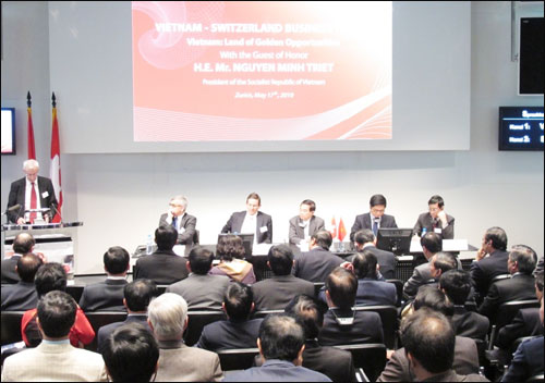 การสัมมนาเพื่อส่งเสริมโอกาสความร่วมมือและการลงทุนระหว่างเวียดนามกับสวิสเซอร์แลนด์