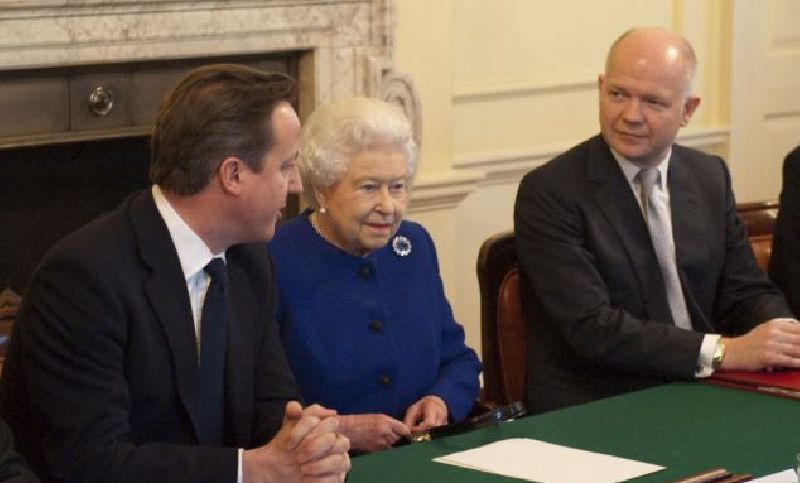 สมเด็จพระราชินีนาถเอลิซาเบธที่ 2 ทรงเข้าร่วมการประชุมคณะรัฐมนตรีอังกฤษเป็นครั้งแรก