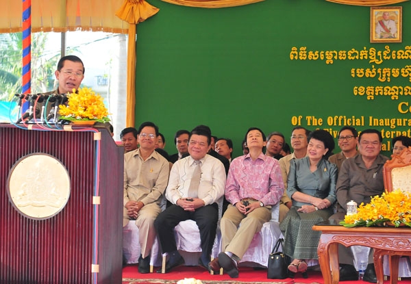 พิธีเปิดโรงงานผลิตปุ๋ย Năm Sao กัมพูชาที่เวียดนามเป็นผู้อุปถัมภ์