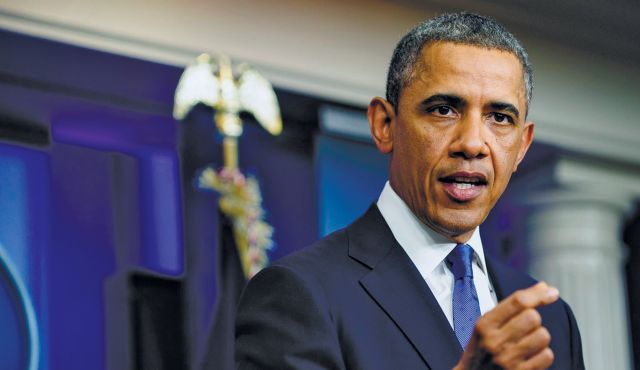 ประธานาธิบดี บารัค โอบาม่า ลงนามประกาศใช้กฎหมายลดภาษีให้แก่ชาวอเมริกันในปี 2012