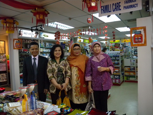 สถานทูตเวียดนามประจำมาเลเซียจัดงานแสดงสินค้าฤดูใบไม้ผลิ ปี2013