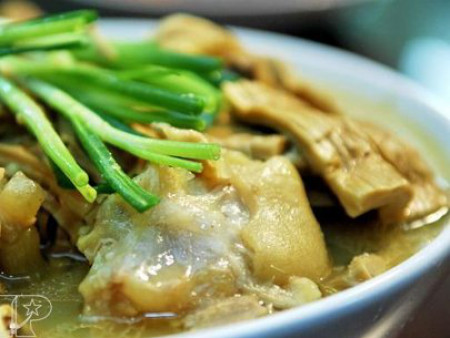 แกงหน่อไม้แห้งกับขาหมู - อาหารวันตรุษเต๊ต