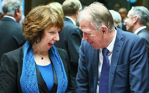 อียูเพิ่มมาตราการควํ่าบาตรต่อสาธารณรัฐประชาธิปไตยประชาชนเกาหลีและซีเรีย