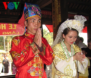 เทศกาลแห่งประเพณีการเลือกคู่ของหมู่บ้าน Đường Yên กรุงฮานอย