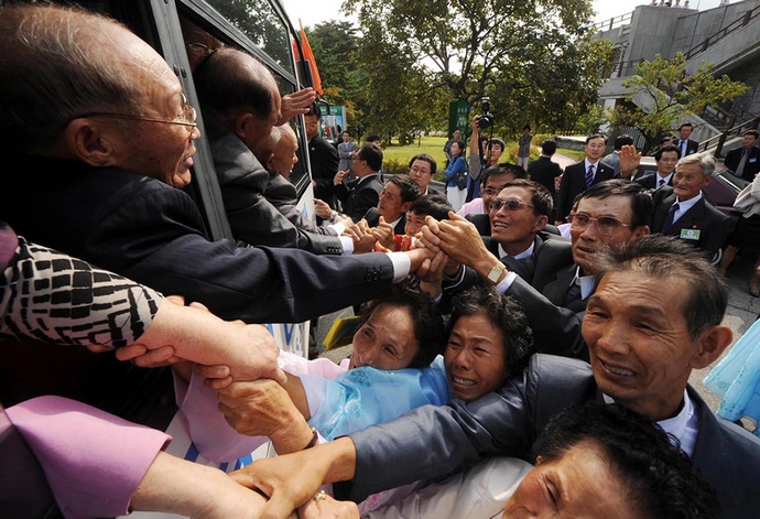 สาธารณรัฐเกาหลีส่งเสริมการเจรจาเกี่ยวกับการการรื้อฟื้นการพบปะกับญาติที่สาธารณรัฐประชาธิปไตยประชาชนเกาหลี