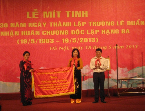 พิธีชุมนุมรำลึกครบรอบ 30 ปีการก่อตั้งโรงเรียน Lê Duẩn