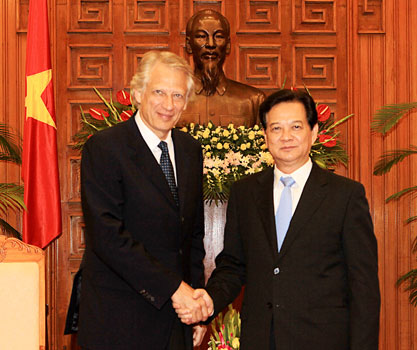 นายกรัฐมนตรีเวียดนามให้การต้อนรับอดีตนายกรัฐมนตรีฝรั่งเศส