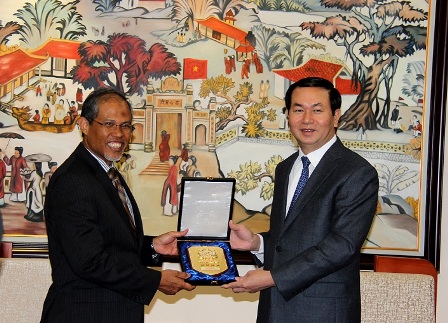 รัฐมนตรีว่าการกระทรวงรักษาความมั่นคงทั่วไปเวียดนามให้การต้อนรับรัฐมนตรีดูแลกิจการภายในและการต่างประเทศของสิงคโปร์