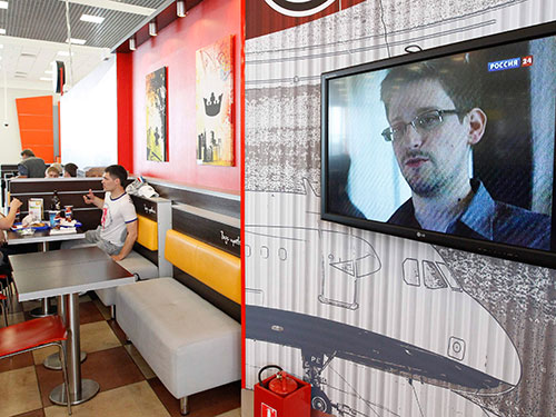 ข่าวกรณีนายเอ็ดเวิร์ด สโนว์เดน ที่เปิดโปงโครงการสอดแนมของรัฐบาลสหรัฐ