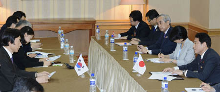 ญี่ปุ่นและสาธารณรัฐเกาหลีเห็นพ้องกันที่จะปรับปรุงความสัมพันธ์ระหว่าง 2 ประเทศให้ดีขึ้น