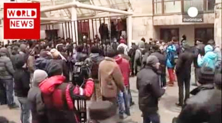 การชุมนุมประท้วงรัฐบาลในประเทศยูเครนได้บานปลายกลายเป็นการปะทะ