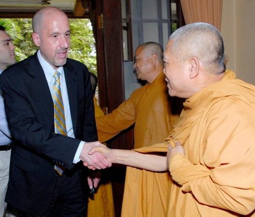 ส่งเสริมกิจกรรมพบปะสังสรรค์และแลกเปลี่ยนระหว่างสหรัฐกับเวียดนาม