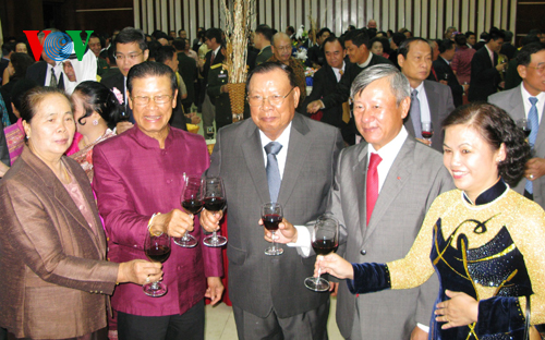 สื่อต่างๆของลาวรายงานข่าวการฉลองครบรอบ 69 ปีวันชาติเวียดนาม