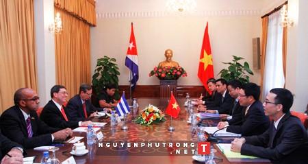 ความสัมพันธ์สามัคคีและความร่วมมือระหว่างเวียดนามกับคิวบาได้รับการปรับปรุงและพัฒนาในทุกด้าน