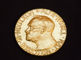 ศาสตราจารย์ ฌอง ติโรล นักเศรษฐศาสตร์ฝรั่งเศสได้รับรางวัลโนเบล สาขาเศรษฐศาสตร์ประจำปี 2014