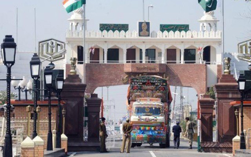 มีผู้เสียชีวิตและได้รับบาดเจ็บจำนวนมากจากเหตุระเบิดพลีชีพในปากีสถาน