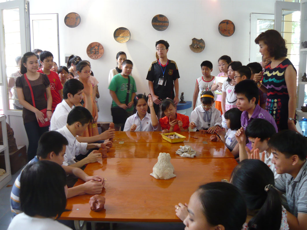 งานนิทรรศการภาพและงานประติมากรรมของนักเรียนตาบอด