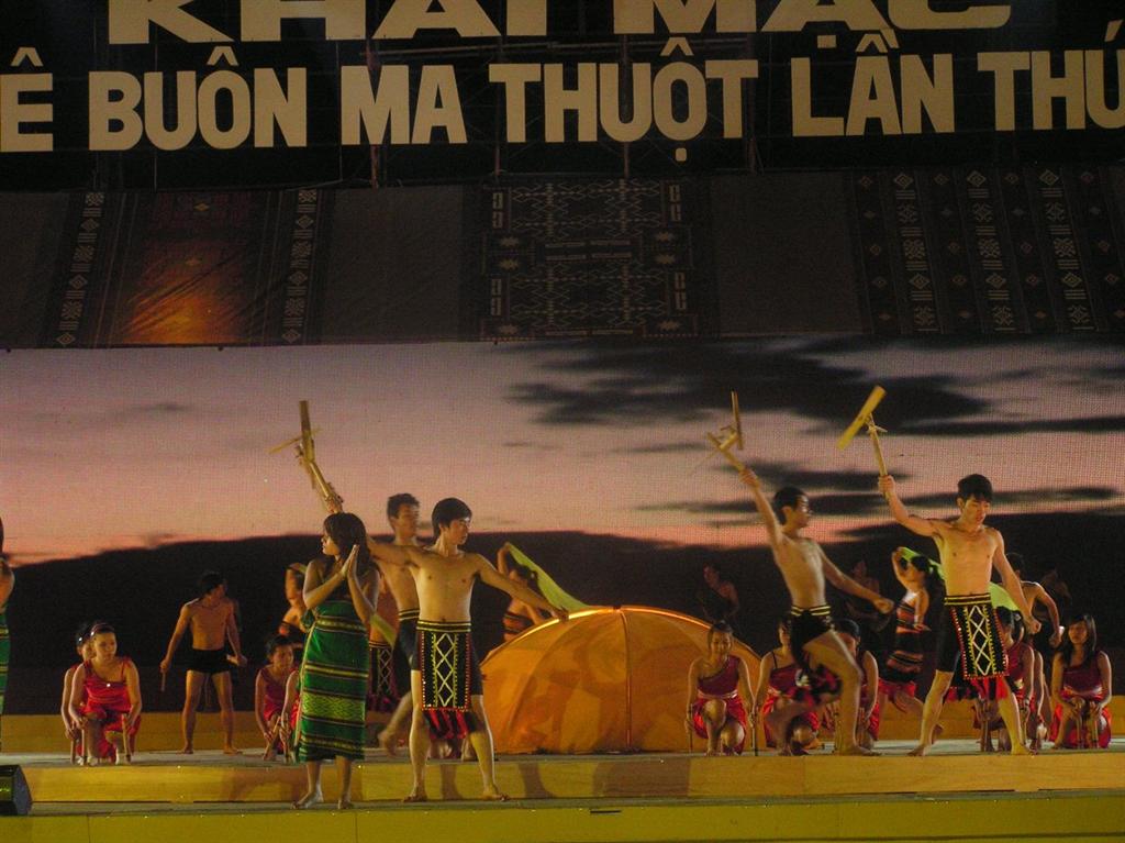 งานราตรีแห่งฤดูเก็บเกี่ยวเพื่อสดุดีผู้ปลูกกาแฟเตยเงียน