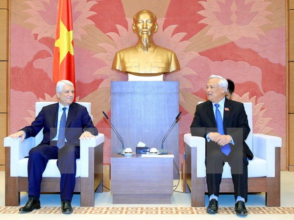 รองประธานรัสภา อวงจูลิว ให้การต้อนรับรัฐมนตรีว่าการกระทรวงยุติธรรมแอลจีเรีย