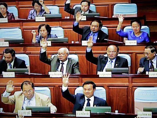 วุฒิสภากัมพูชาอนุมัติร่างกฎหมายสมาคมและองค์การ NGO