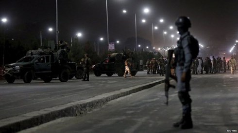 มีผู้เสียชีวิตและได้รับบาดเจ็บหลายร้อยคนจากเหตุระเบิดในกรุงคาบูล ประเทศอัฟกานิสถาน