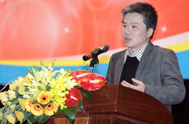 ศาสตราจารย์ โงบ๋าวโจว พบปะกับนักศึกษาจังหวัดบิ่งห์ดิ่งห์