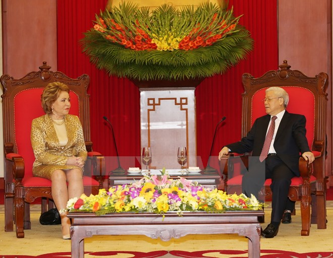 เลขาธิการใหญ่พรรคเหงวียนฟู้จ่องให้การต้อนรับประธานวุฒิสภารัสเซีย