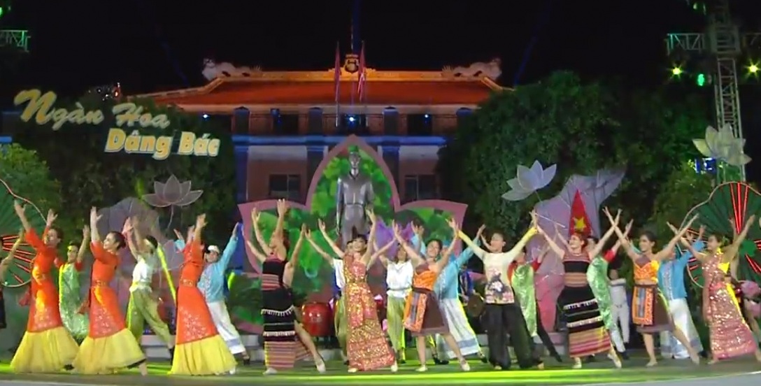 รายการ “ดอกไม้ที่มอบให้แก่ประธานโฮจิมินห์”