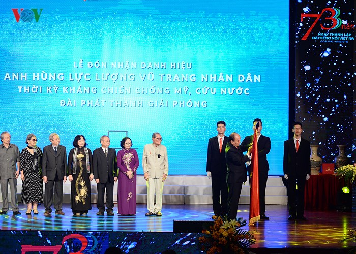พิธีมอบประกาศเกียรติคุณเป็นวีรชนกองกำลังติดอาวุธประชาชนให้แก่สถานีวิทยุปลดปล่อย