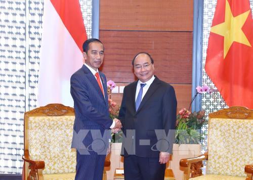 นายกรัฐมนตรีเหงวียนซวนฟุกให้การต้อนรับประธานาธิบดีอินโดนีเซีย ประธานและผู้อำนวยการใหญ่เครือบริษัท GE Global