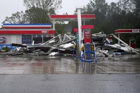 พายุโซนร้อน “ฟลอเรนซ์“สร้างความเสียหายอย่างหนักให้แก่รัฐนอร์ทแคโรไลนาและเซาท์แคโรไลนา