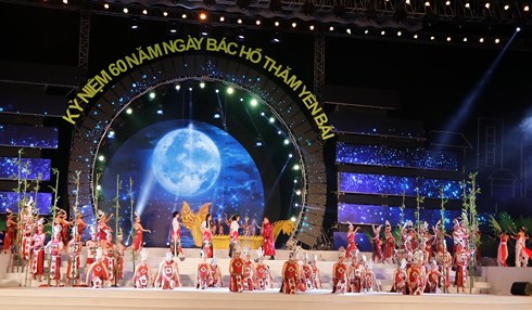 พิธีรำลึกครบรอบ 60ปีประธานโฮจิมินห์เยือนจังหวัดเอียนบ๊าย