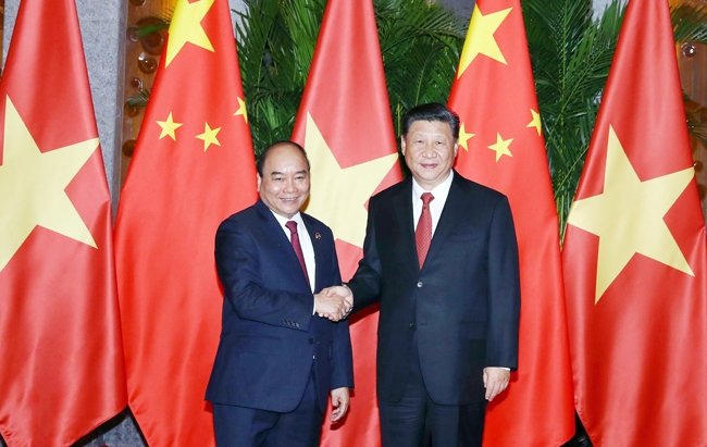 นายกรัฐมนตรีเหงวียนซวนฟุกเสร็จสิ้นการเข้าร่วมงานแสดงสินค้า CIIE 2018