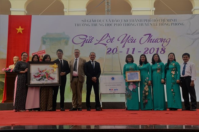 พิธีมอบใบรับรอง LabelFranceEducation ให้แก่โรงเรียนมัธยมศึกษาตอนปลาย 2 แห่ง ณ นครโฮจิมินห์