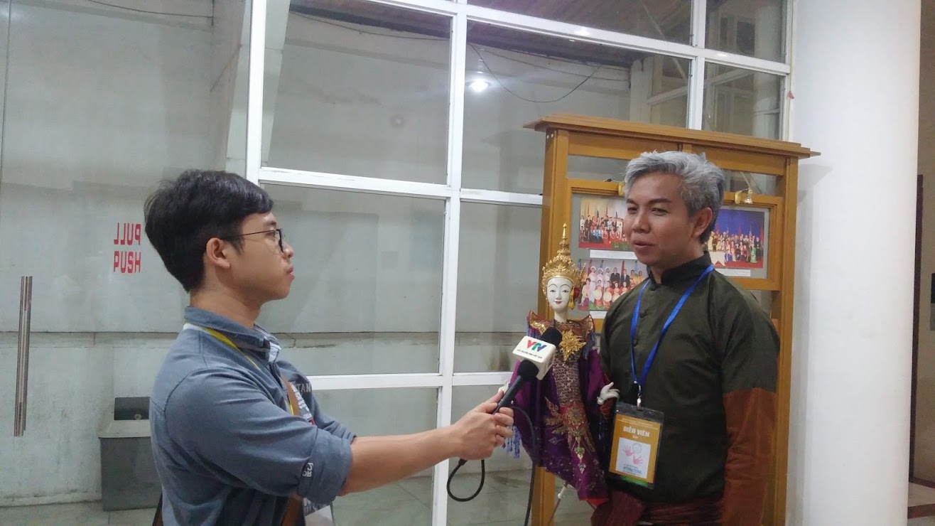 นาย นิเวศ แววสมณะกับการอนุรักษ์ศิลปะการแสดงหุ่นกระบอกไทย