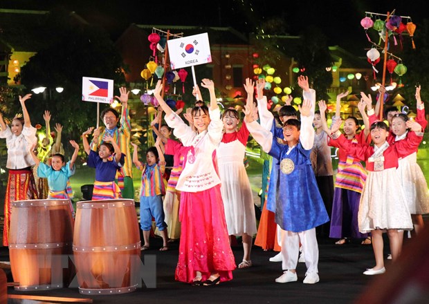 งานกาล่า “สีสันแห่งวัฒนธรรมโลก”