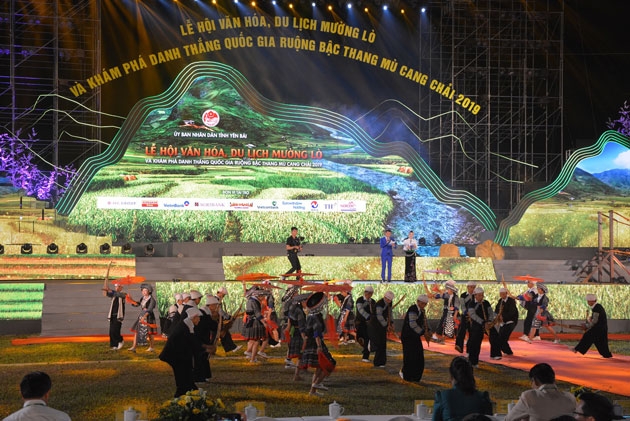 พิธีเปิดงานเทศกาลวัฒนธรรมและการท่องเที่ยวเหมื่องหล่อและศึกษาค้นคว้าความงามของทุ่งนาขั้นบันไดหมู่กังจ๋ายปี 2019